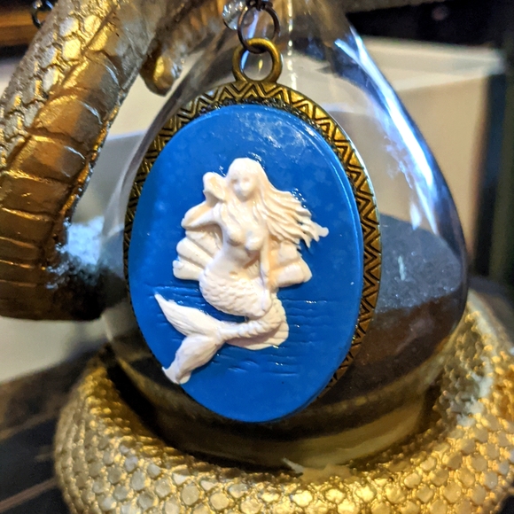 Siren Cameo - Picture 2 of 8